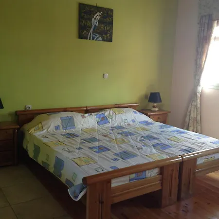 Dogis Retreat איה אפימיה